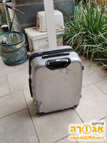 מזוודה בינונית
