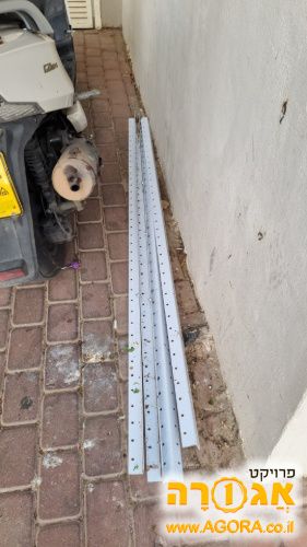 מוטות למדפים ממתכת