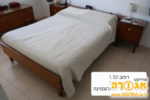 מיטה ושולחנות לילה