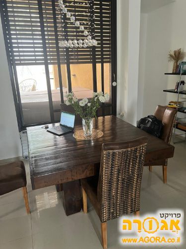שולחן פינת אוכל ו4 כיסאות