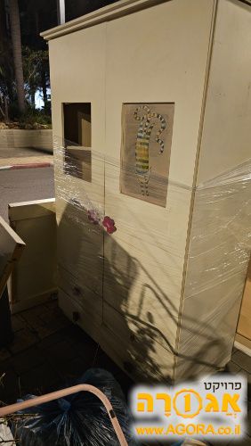 ארון ילדים ברחוב