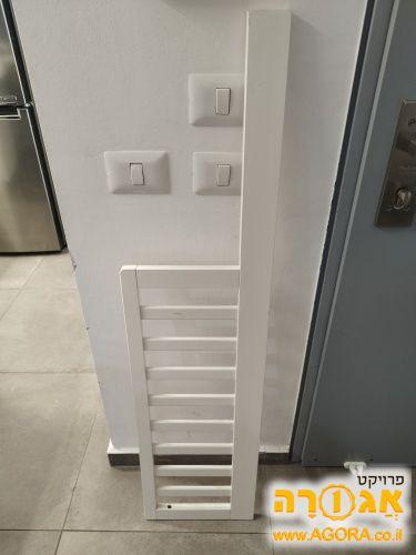 מעקה בטיחות מתחבר למיטת תינוק