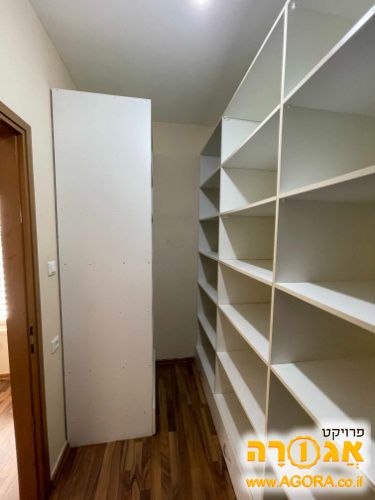מידוף לחדר ארונות