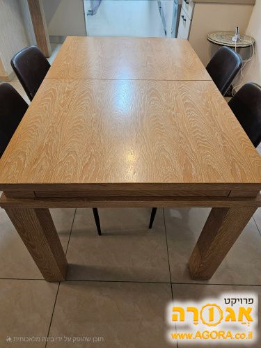 שולחן לפינת אוכל