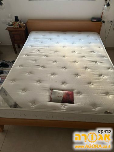 מיטה זוגית - בסיס + מזרון מצב מצוין