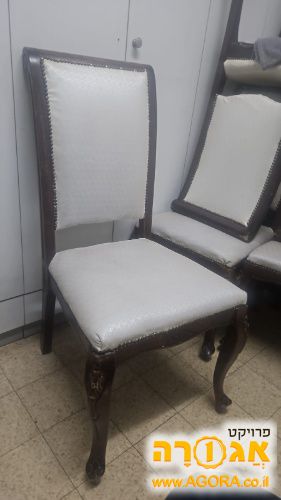 כיסאות