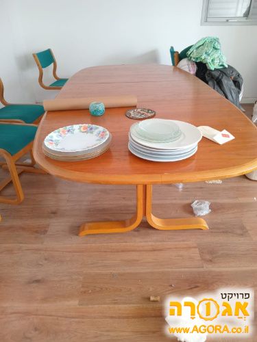 שולחן אוכל