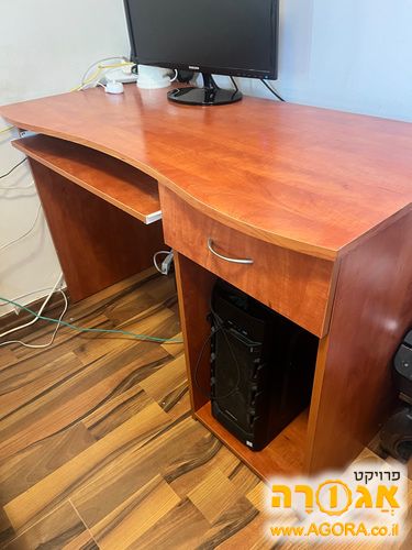 שולחן מחשב