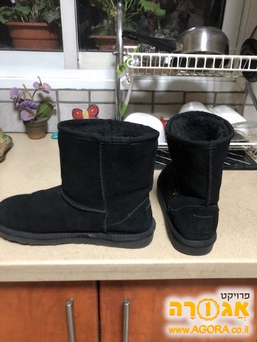 מגפי זמש שחורות