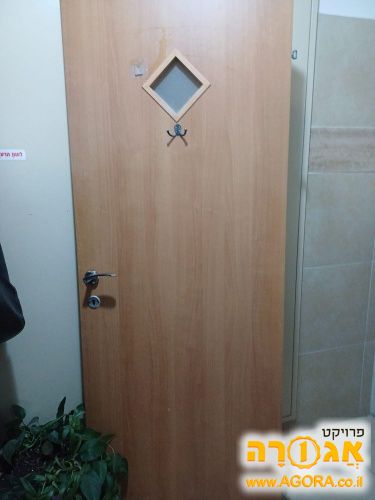 דלתות פנים עם משקוף