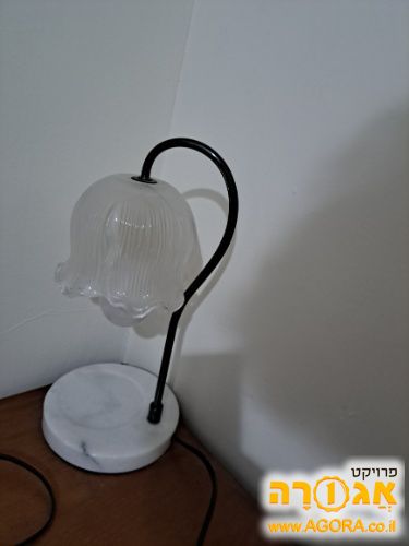 מנורת שולחן