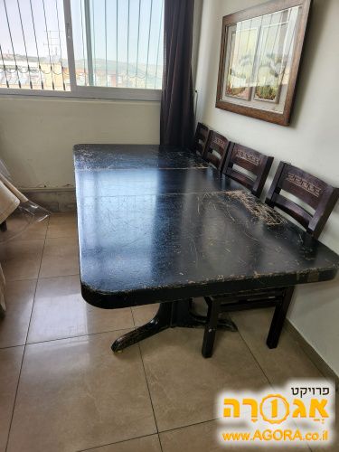 שולחן סלון וכסאות