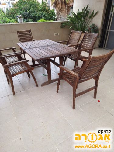 שולחן עץ לגינה