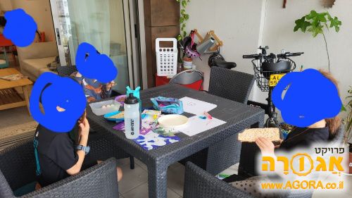 שולחן ו4 כיסאות למרספת או גינה של כתר
