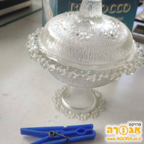 קערה זכוכית קטנה עם מכסה