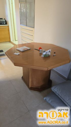 שולחן אוכל