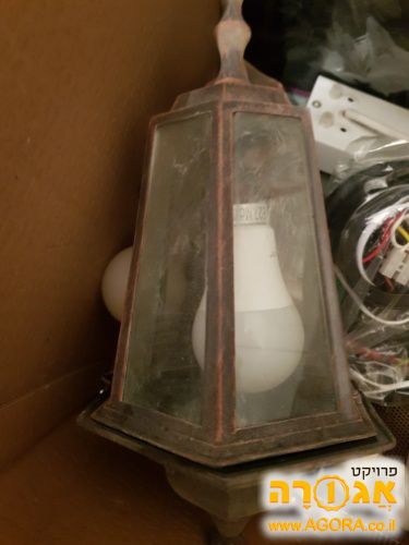 מנורה בצורת פנס רחוב