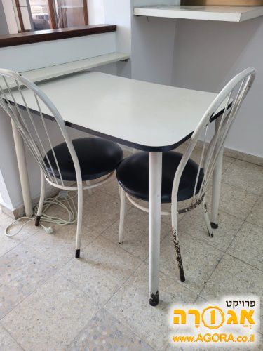 שולחן מטבח + 2 כיסאות