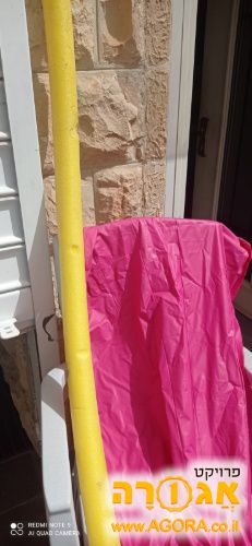 בננה לשחיה ומזרון בריכת שחיה