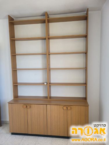 כוננית ספרים