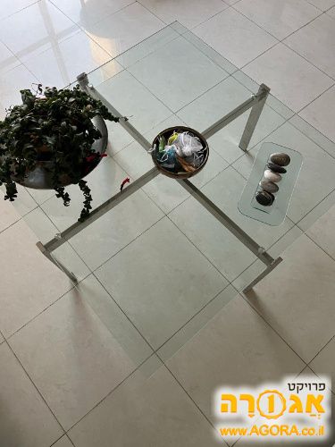 שולחן זכוכית לסלון