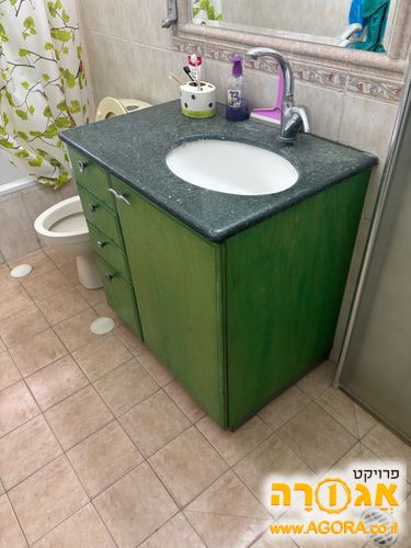 ארון מקלחת כולל שיש וכיור צבע ירוק בירץ