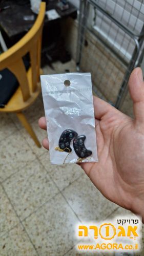 זוג עגילים בצורת גו'יסטיק