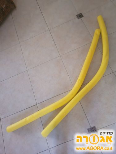 2 "בננה" לשחיה בבריכה