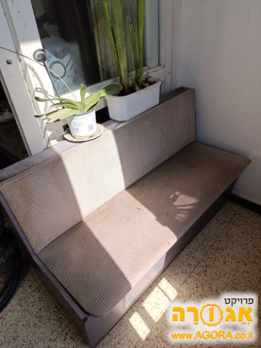 ספסל עץ נפתח לאחסון