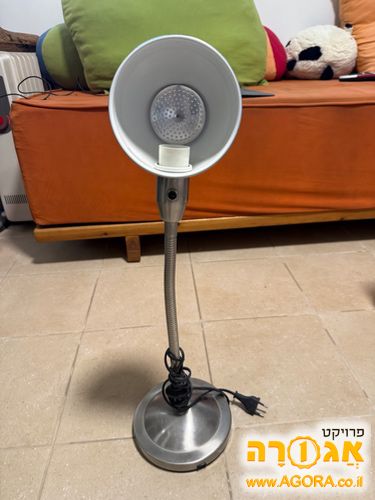 מנורת שולחן