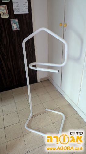 מתלה לבגדים או תיקים