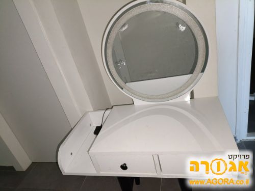 שידת איפור