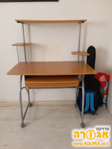 שולחן מחשב