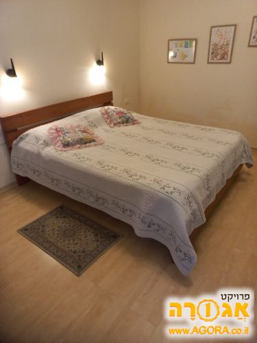 מיטת עץ זוגית