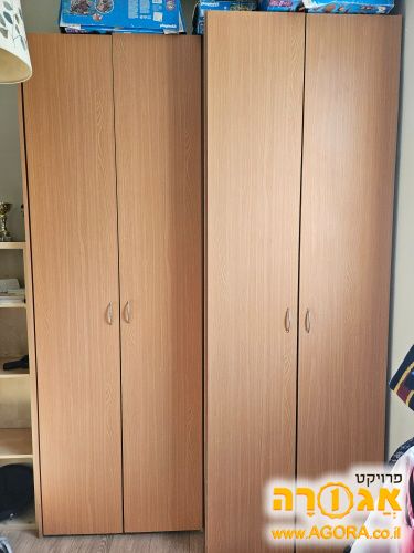 ארון מדפים