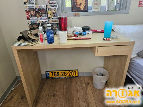 שולחן תלמיד עם מגירה קטנה