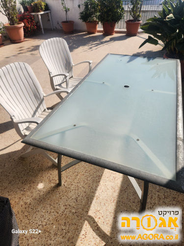 שולחן למרפסת+2 כסאות פלסטיק