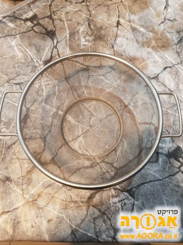 מסננת בגודל בינוני