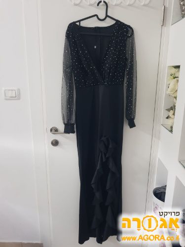 שמלת ערב שחורה עם שסע ונצנצים