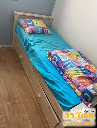 מיטת יליד עם איחסון ומיטת חבר