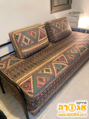 ספה נפתחת עם ארגז כלי מיטה