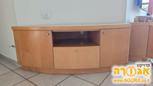 ארונית פינתית לסלון או פינה מעוגלת מאחור