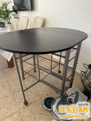 שולחן מתקפל עם מדף