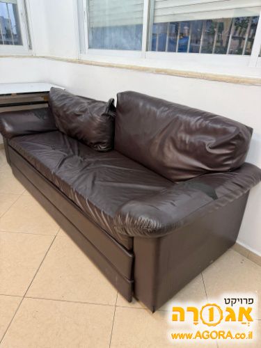 מיטה משולשת סלונית- עור חום