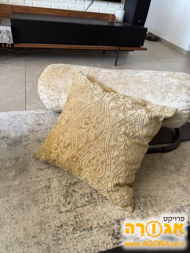 כריות נוי ומיטה