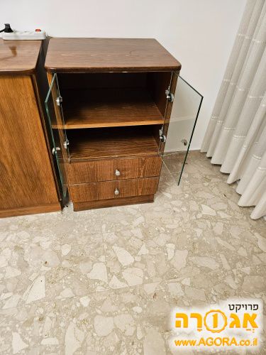 ארונית קטנה