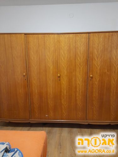 ארון עץ וינטג' 240/175/62