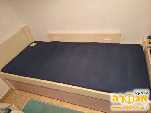 מיטת נוער עם מיטה נפתחת ומגירות
