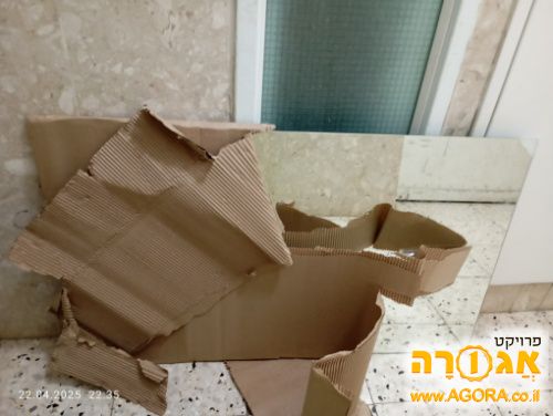 מראה לתלייה על קיר