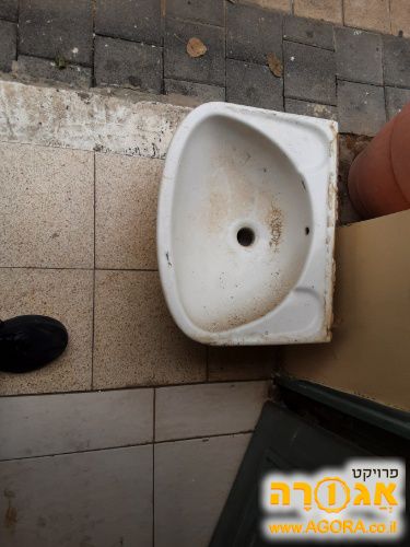 4 כיורי חרסינה לבנים